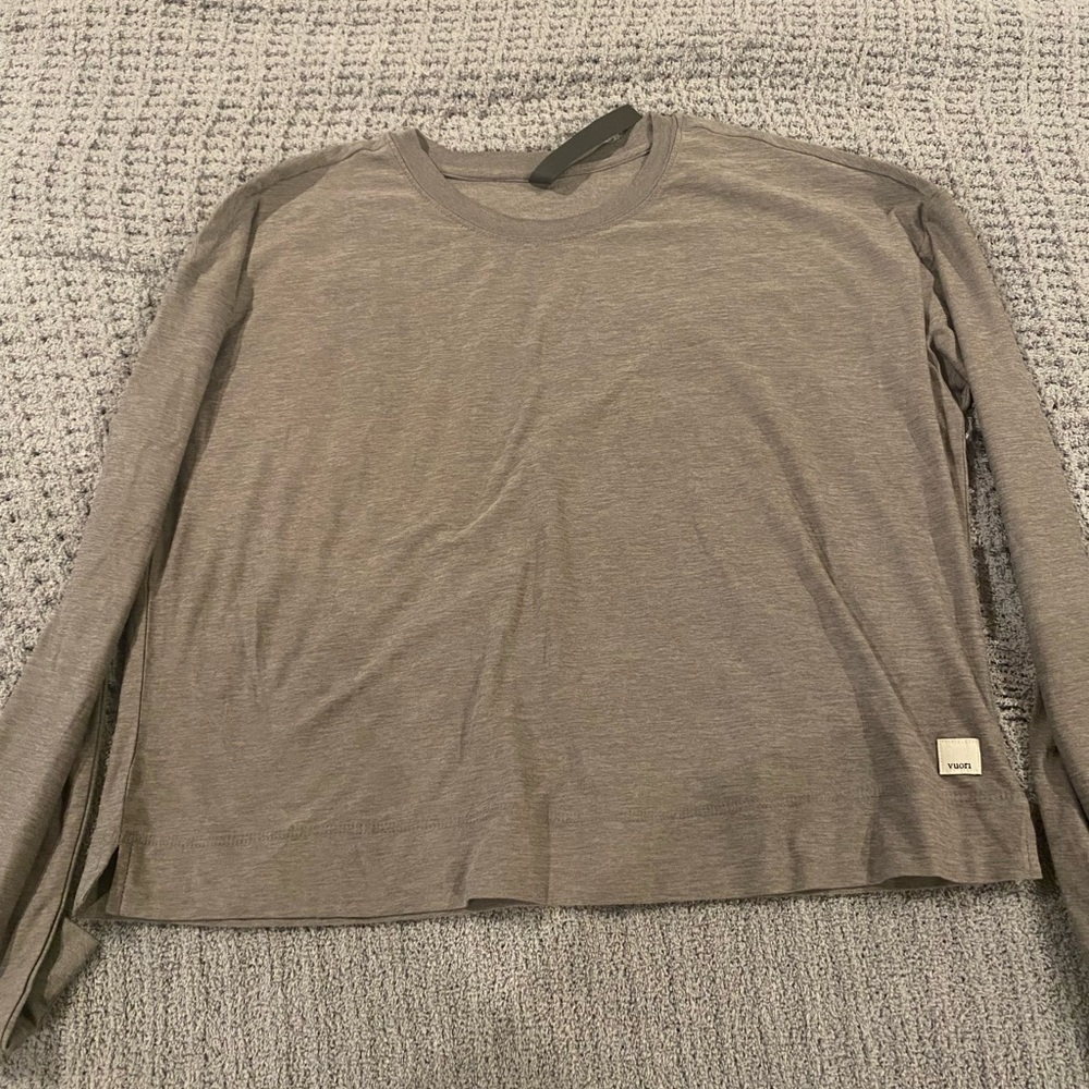 Vuori long sleeve grey top